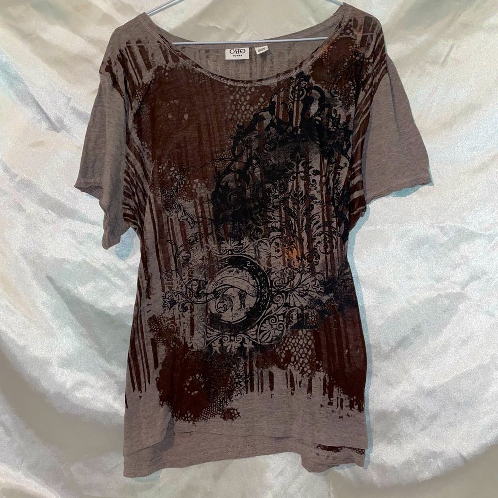 Very thin and light weight y2k
grunge t-shirt with cool design.